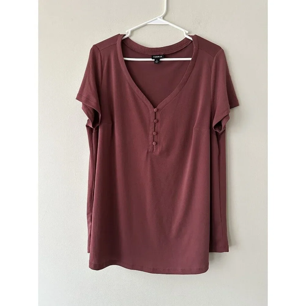 Torrid Maroon Studio Knit Button Front V Neck Top Womens Size 1 (14-16) - Picture 2 of 9